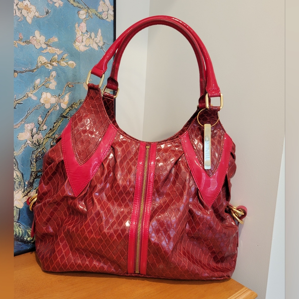 Goldenbleu red patent and textured leather shoulder handbag purse euc